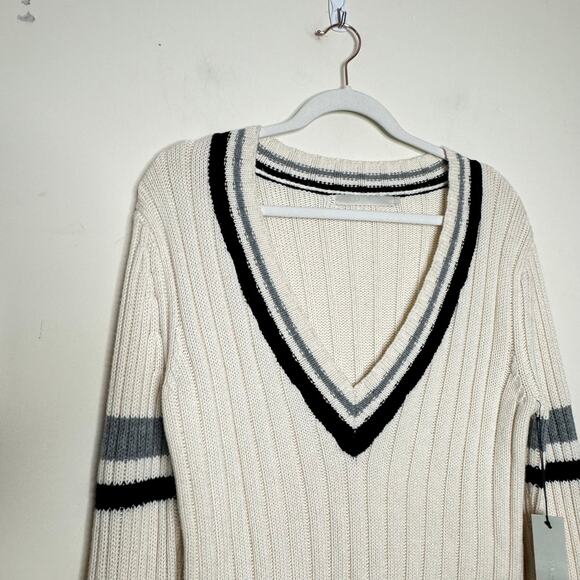 One Grey Day Zoe V-Neck Pullover Sweater - Beige NWT Size Small - Picture 2 of 8